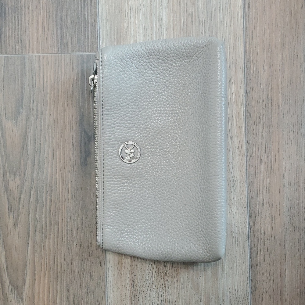 Michael Kors Pearl Gray Fulton Travel Case 35S6SFTW7L